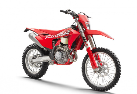 PHO_BIKE_PERS_REVO_GASGAS-EC-500F-MY24-front-right_