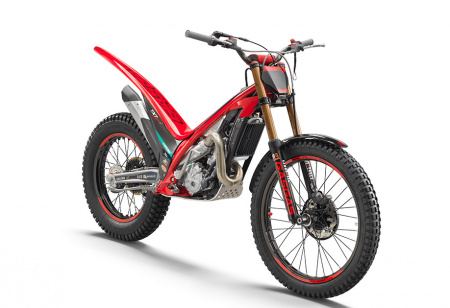 PHO_BIKE_PERS_REVO_GASGAS-TXT-GP-300-MY24-front-right_